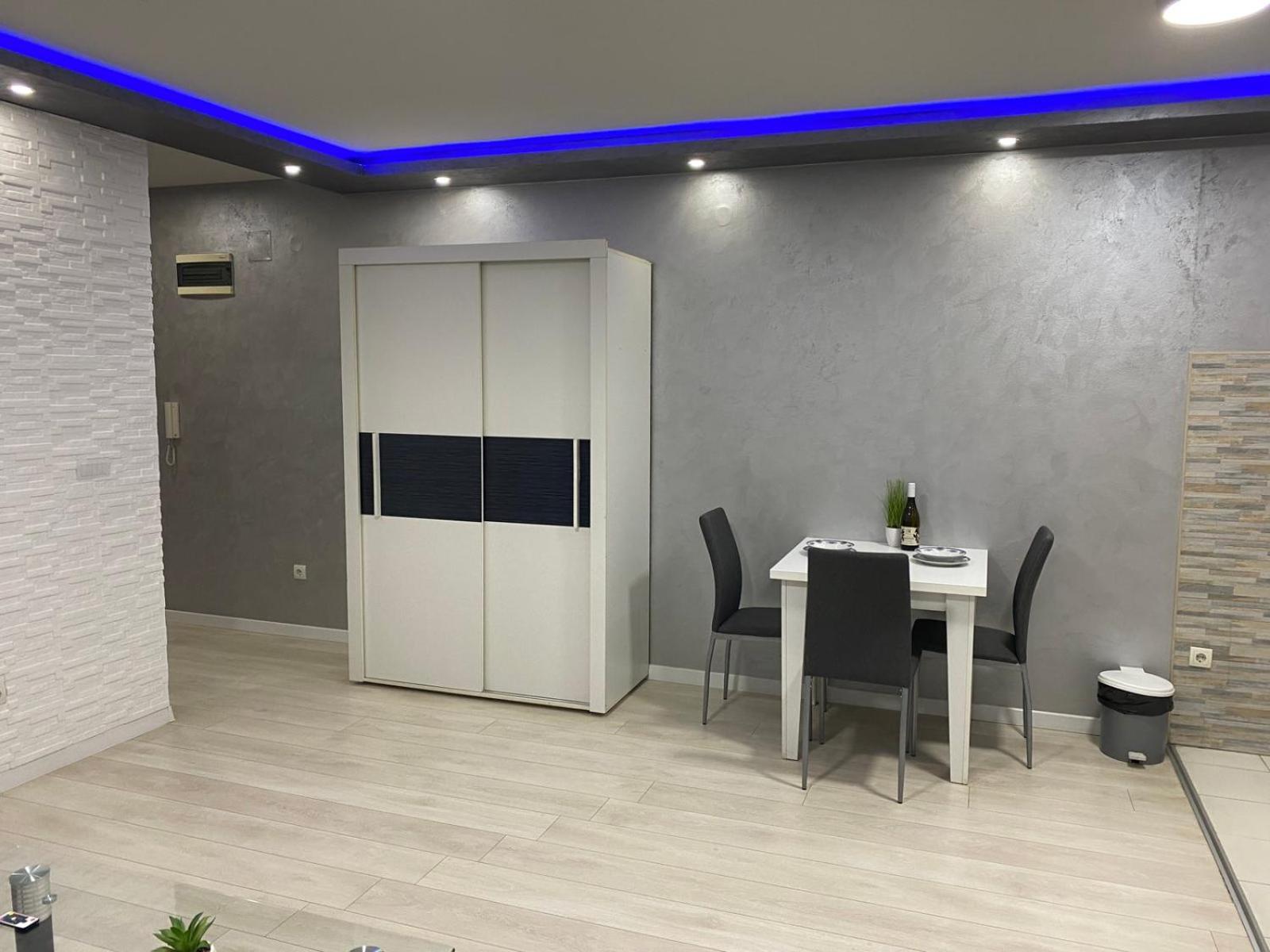 Infinity Obrenovac, Sa Parkingom Privatnim Apartment *